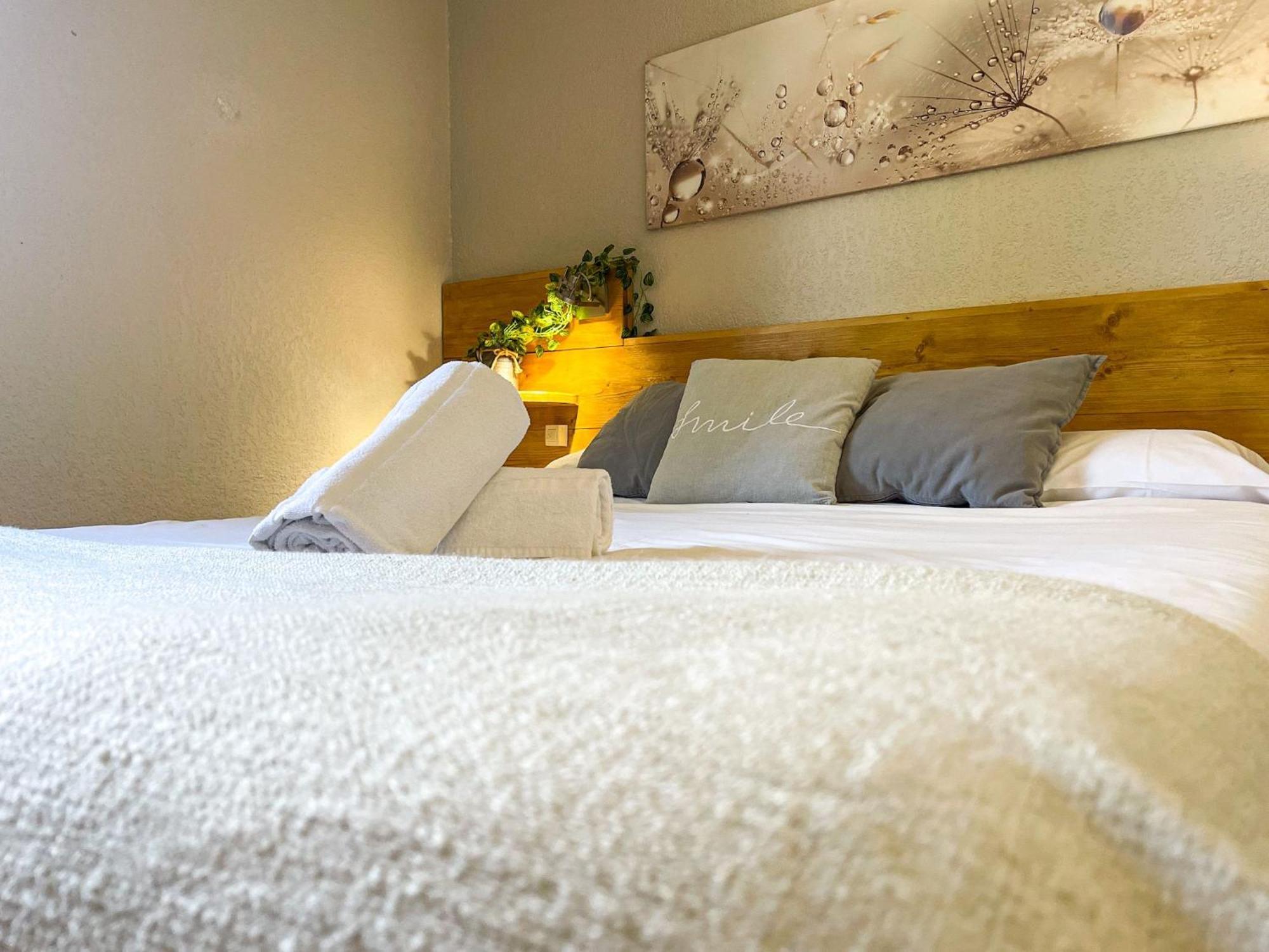Apartamento Ideal Para Parejas En Enveitg ภายนอก รูปภาพ